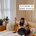 Yasemin Sakallıoğlu Instagram - Evliler de sevgilidir😂
