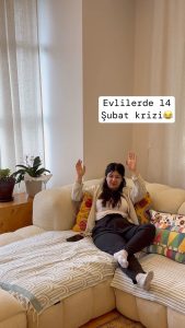 Yasemin Sakallıoğlu Instagram - Evliler de sevgilidir😂