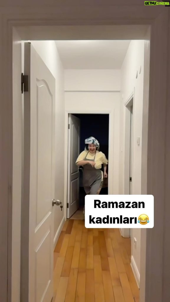 Yasemin Sakallıoğlu Instagram - Ramazan ayını iliklerine kadar yaşayan kadın😂 #iyisahurlar