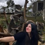 Yasemin Sakallıoğlu Instagram - Koala var, kanguru var. Her şey var bavullarım yok. Ama hayat yine de devam ediyo😂 Ballarat Wildlife Park