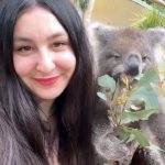 Yasemin Sakallıoğlu Instagram - Koala var, kanguru var. Her şey var bavullarım yok. Ama hayat yine de devam ediyo😂 Ballarat Wildlife Park