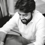 Yashraj Mukhate Instagram - Phone pe kya dekh raha hu guess karo. 📸: @himmatsodhiphotography 🙌🏻