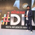 Yashraj Mukhate Instagram - Thank you for the award @milokmat @rishidarda 😁😁 #LokmatDIA