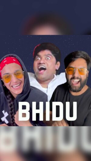 Yashraj Mukhate Instagram - Ispe to ek track banta hai na bhiduuuuuu. With the legend @iam_johnylever sir!!♥️♥️ 

Also, presenting @ruheedosani the rapper 🔥🔥

Music - @yashrajmukhate 
Rap - @ruheedosani & Shade

#dialoguewithbeats #yashrajmukhate #ruheedosani #herapheri #phirherapheri #johnnylever #bhidu @shemarooent @netflix_in @youtubeindia @instagram