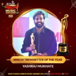 Yashraj Mukhate Instagram - GUYYSSS!! We won the the Mirchi Trendsetter Of The Year Award🎉🎉🎉 Thank you sooo much @mirchiworld and all you lovely people who share my work!! Thank you soo much♥️ Aaj aayega ye show @colorstv pe raatko 9 baje! Dekhke merko batao kaisa laga :) #smulemirchimusicawards @colorstv @smulein