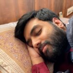 Yashraj Mukhate Instagram - Aisa dream job jo khwab ko kare better. Sleep for 9 hours a night, for 100 nights and earn Rs. 10 lakhs. Link in the bio. Music & Vocals : @yashrajmukhate Lyrics : @rajeakshayshinde Camera : @bulletstoasses So, what are you waiting for? Wakefit is offering #SleepInternship of Rs. 10 lakhs through Wakefit Sleep Internship Season 2. Do you think you have what it takes to be a #wakefitSleepIntern? If yes, convince Wakefit that you are made to be the Wakefit Sleep Intern. #ProfessionalSleeper #YashrajMukhate #sleepinternshipseason2