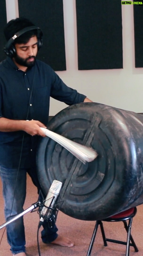 Yashraj Mukhate Instagram - Instrument used in the song: Water tank, plastic broomstick, claps, tissue paper box and my voice. Let me know in the comments if you liked the video. And share as much as possible!!π₯π₯π₯π₯ Thanks for the tanki @saylisakre. #okapraanam #baahubali2 #mmkreem #acapella #yashrajmukhate @salimmerchant @arrahman @vishaldadlani @ssrajamouli @actorprabhas @dharmamovies @ameet_trivedi @snekhanwalkar @nitingojephotography @tanmaybhat @shrikrishnashivdasdp Thanks for your time!β₯οΈ #5starDoNothingOutside #5stardonothingoutsidechallenge