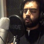 Yashraj Mukhate Instagram - I went to sing Filhaal in my recording booth and suddenly this song came to my head and I just sang it in one take..it wasn't pitch perfect so I took another take but that other take didn't have the emotion. So this take which is in the video is the first take and I kept it as it is because it was right from the heart!♥️ Also, this is a damn easy song to breakdown, you guys must try this out. DM me if you need any help. #filhaal #tiktok #musicbreakdown #yashrajmukhate #judaai @bpraak @akshaykumar @nupursanon #bpraak #musicproduction #logicprox @we.are.roli #filhaalcover #tiktokers #musicbreakdowns #indiansingers #desisingers #malesinger #musicproducer #musicprogramming #808beats #dholakloop @jaani777 @arvindrkhaira @azeemdayani #100million #capeofgoodfilms #filhal #filhalsong #filhall #talentswag