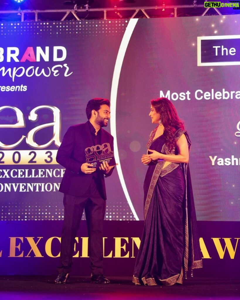 Yashraj Mukhate Instagram - Inke haatho award mila kal♥️🤌🏼 Had so many questions about Hum Tumhare Hai Sanam, but didn't ask👀 @brandempower.in #GlobalExcellenceAwards #GEA2023 #brandempower