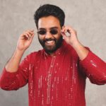 Yashraj Mukhate Instagram - Just thinking that if you say "Boomerang Boomerang" fast fast, it feels like you're singing the beat of Jhingaat. Try it. Outfit : @kalkifashion Styled by : @overhaul.bykrishna Assisted by : @simar.datta @_tanyaa14_ Clicked by : @ambient_photographer18 Location : @monke.studios