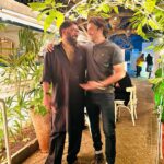 Yasir Hussain Instagram - Meeting this idiot after so long 🤝🙌🏻🫶🏼🫵🏻 #friend #asadsiddiqui #yasirhussain