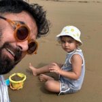 Yasir Hussain Instagram - When you smile for me World seems Alright 🫶🏼 A short trip to Balochistan with friends and family 🏝️🎼👓