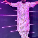 Yasir Hussain Instagram - Gup shab .. Sab set .. Aur sunao ?!?!? 👕 @hussainrehar.official 👞 @collinbrianofficial ⌚️ @zer0lifestyle #lahore #sammatv #funshow