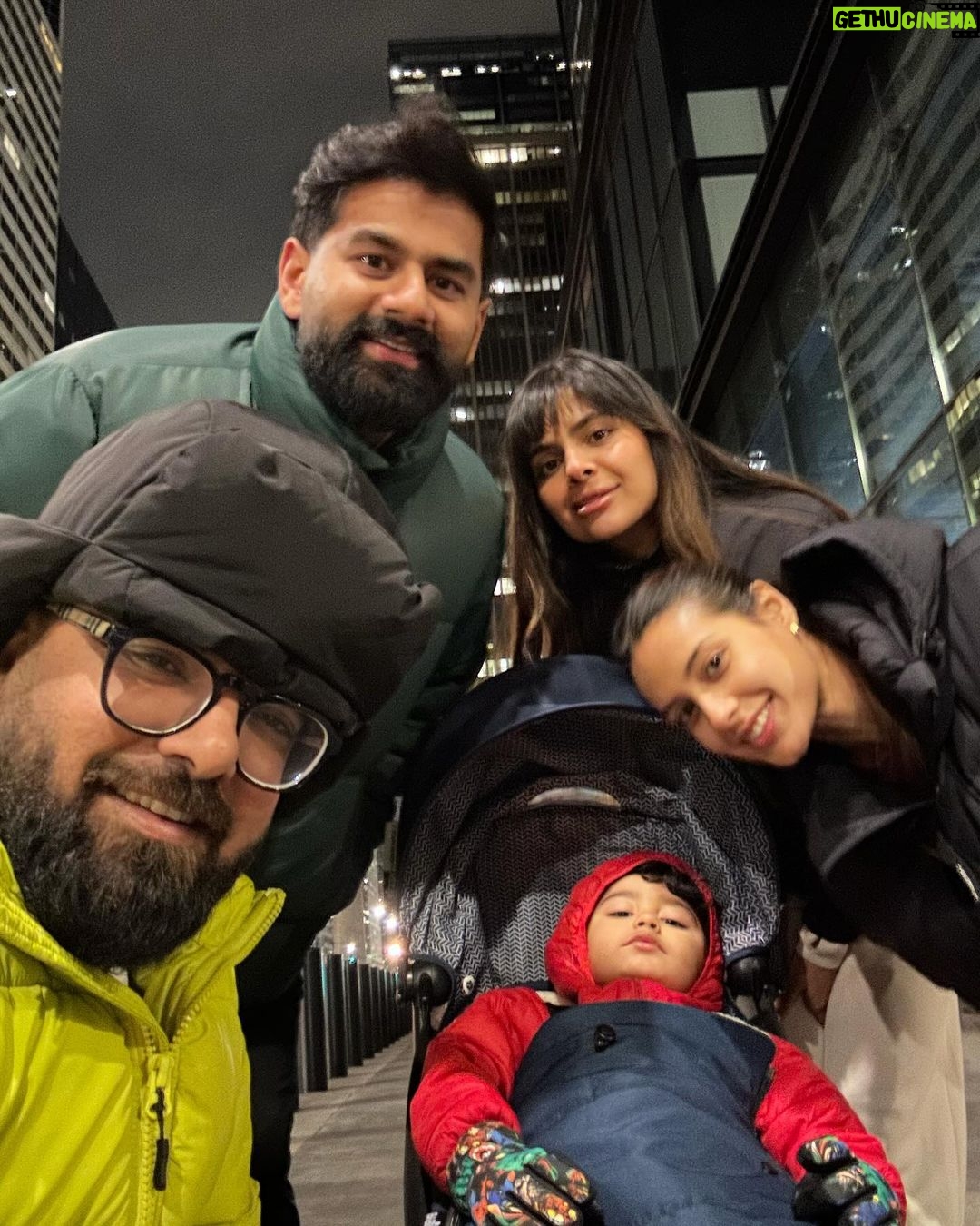 Yasir Hussain - 62K Likes - Sardı hai bhai sardi hai 🥶❄️⛄️🧣🧤⛷️🌨️
#vacation #family #friends #kabirhussain