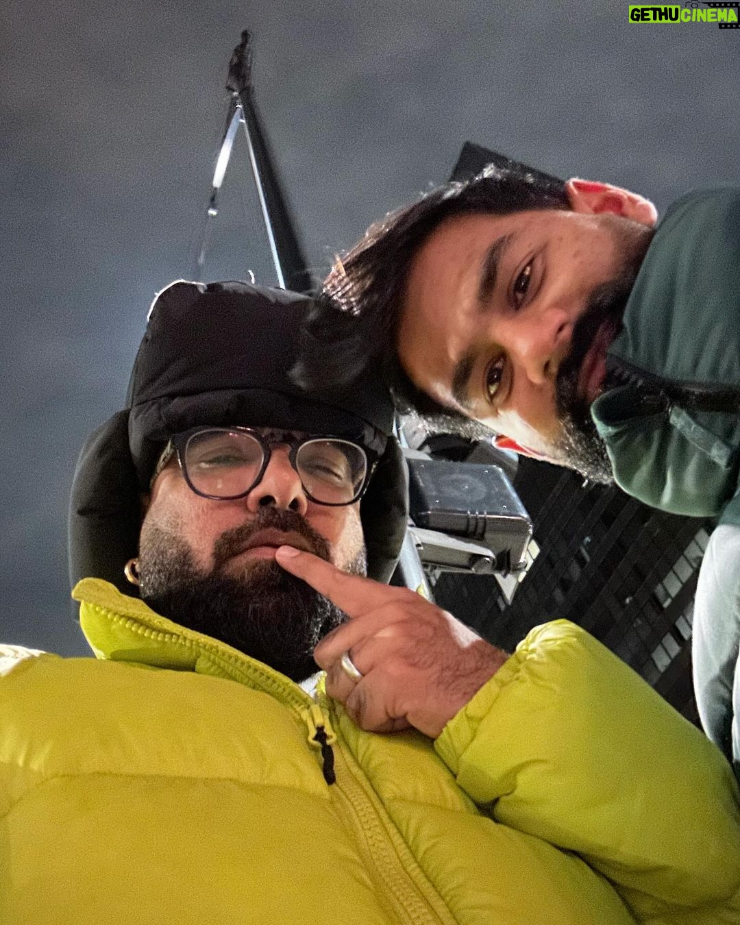 Yasir Hussain - 62K Likes - Sardı hai bhai sardi hai 🥶❄️⛄️🧣🧤⛷️🌨️
#vacation #family #friends #kabirhussain