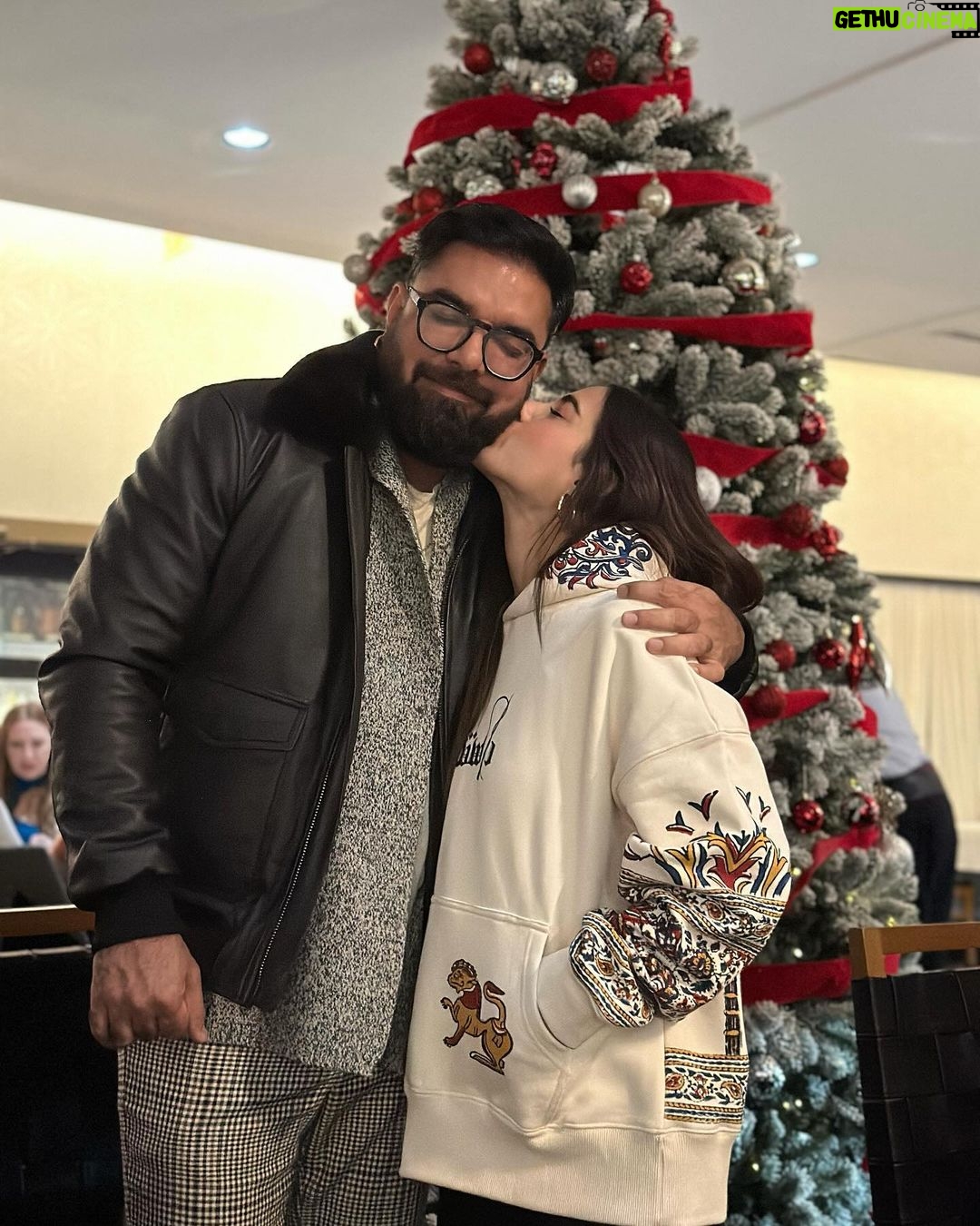 Yasir Hussain - 67K Likes - Family ,good food ,good weather Alhamdulillah 🎄 🔥 🥩 🌆🫶🏼
#25dec2023
🧥 @twoskinss