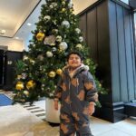 Yasir Hussain Instagram - Family ,good food ,good weather Alhamdulillah 🎄 🔥 🥩 🌆🫶🏼 #25dec2023 🧥 @twoskinss