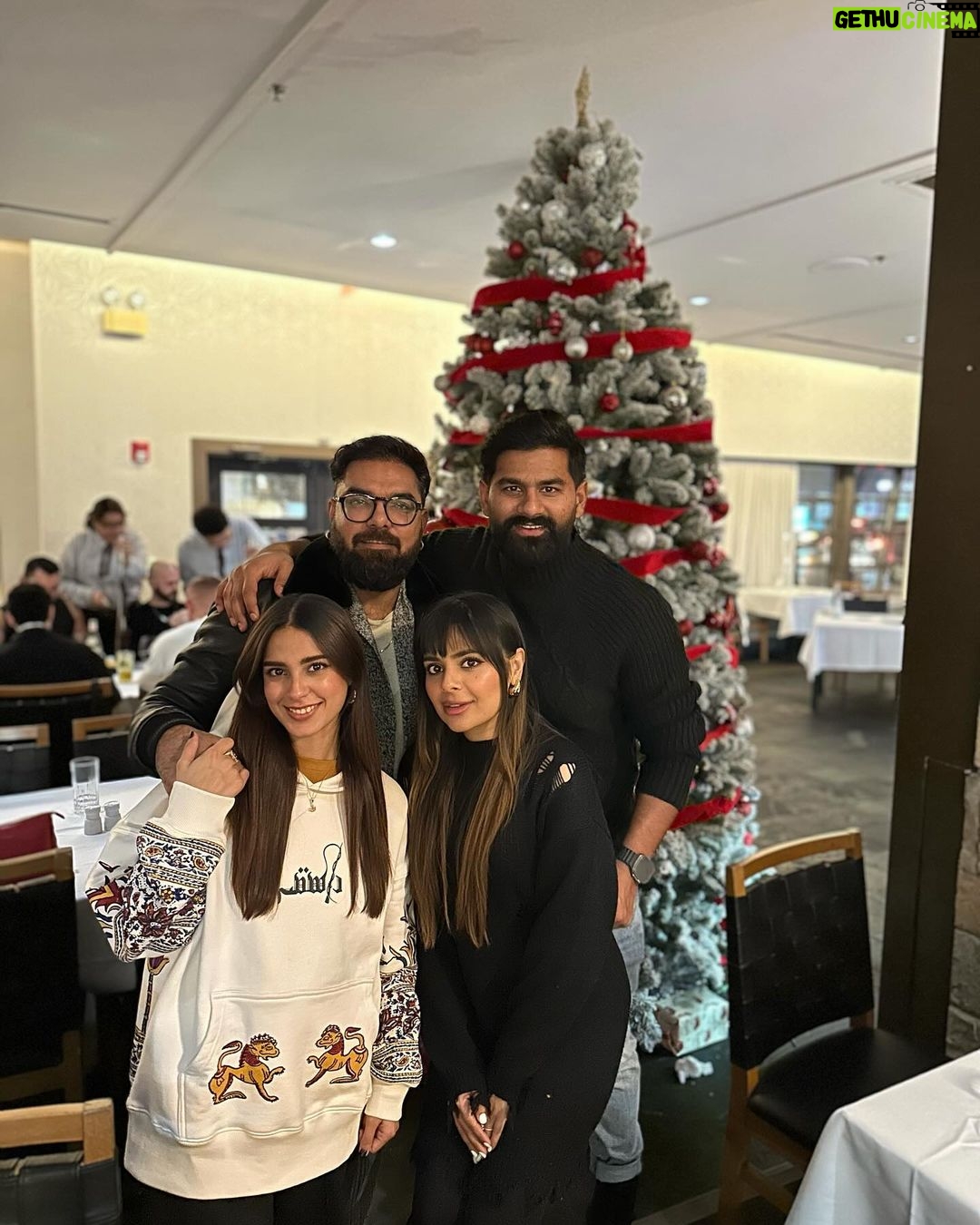 Yasir Hussain - 67K Likes - Family ,good food ,good weather Alhamdulillah 🎄 🔥 🥩 🌆🫶🏼
#25dec2023
🧥 @twoskinss