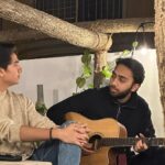 Yasir Hussain Instagram – Beautiful night with beautiful people.
Swipe left for @tehzeebhaafi ‘s poetry and @aashirwajahat and @samarjafri_ ‘s soulful music
Thanks guys ❤️
