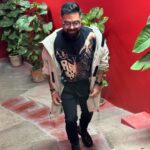 Yasir Hussain Instagram – A day well spent @acpkhiofficial
@taha_humayun k gany @tehzeebhaafi ki poetry Aur tabeer sahab Aur @asiyah.majeed se Mulakaat .
👕 @shopmovement23