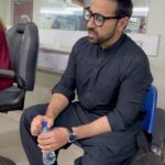 Yasir Hussain Instagram – A day well spent @acpkhiofficial
@taha_humayun k gany @tehzeebhaafi ki poetry Aur tabeer sahab Aur @asiyah.majeed se Mulakaat .
👕 @shopmovement23
