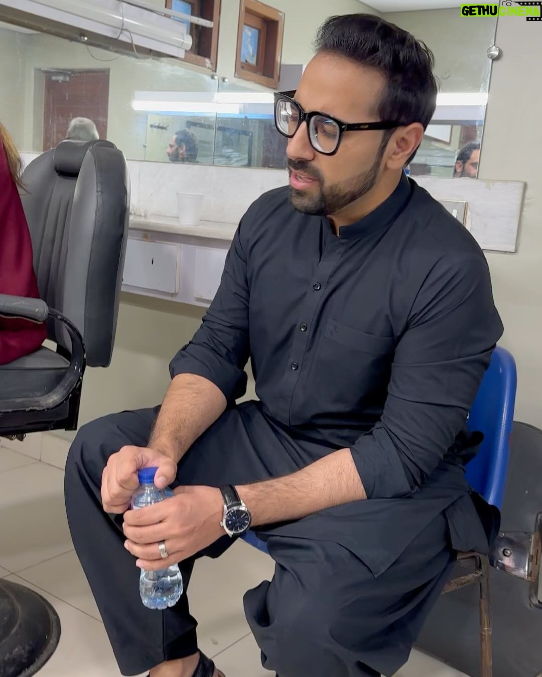 Yasir Hussain Instagram - A day well spent @acpkhiofficial @taha_humayun k gany @tehzeebhaafi ki poetry Aur tabeer sahab Aur @asiyah.majeed se Mulakaat . 👕 @shopmovement23