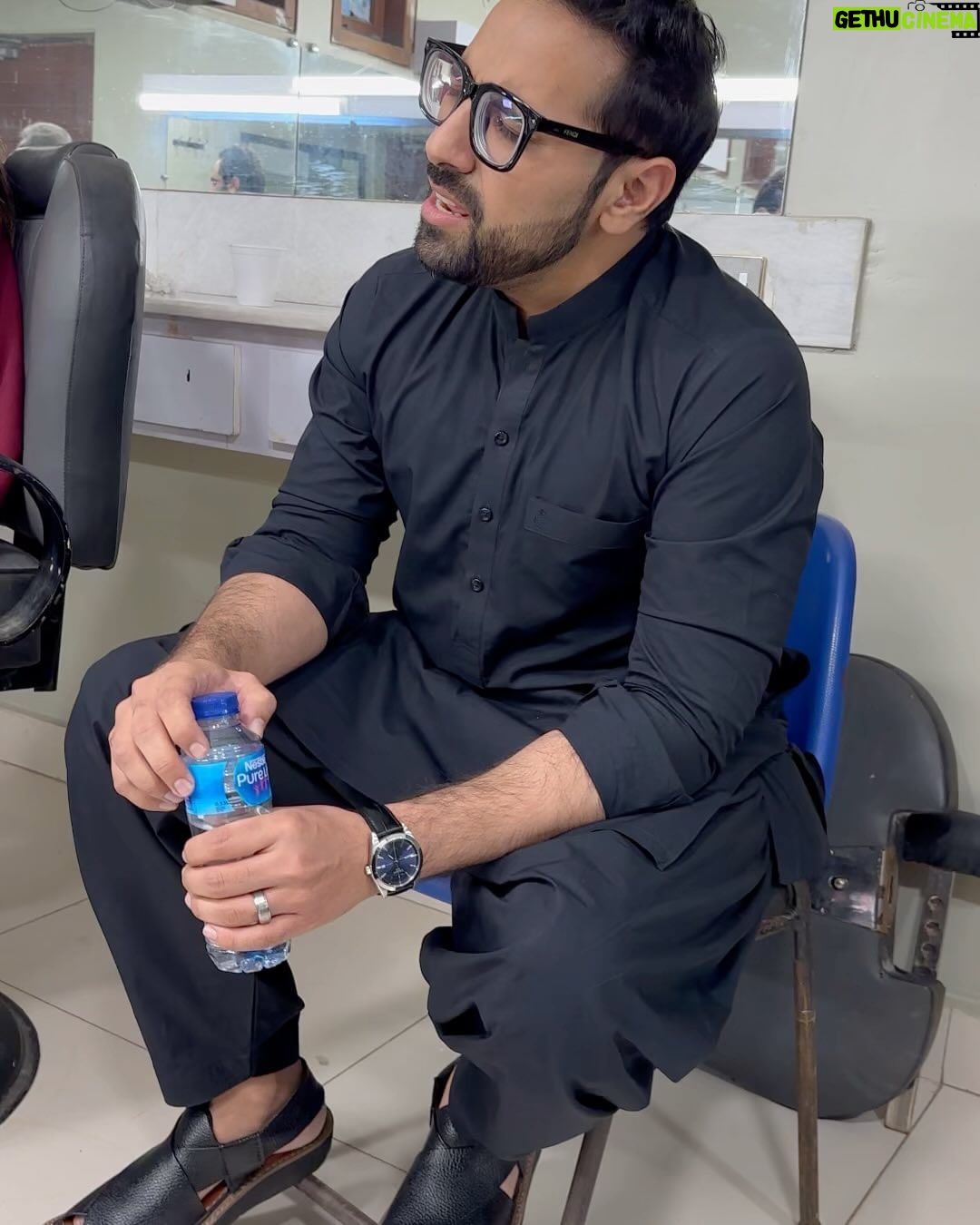 Yasir Hussain Instagram - A day well spent @acpkhiofficial @taha_humayun k gany @tehzeebhaafi ki poetry Aur tabeer sahab Aur @asiyah.majeed se Mulakaat . 👕 @shopmovement23