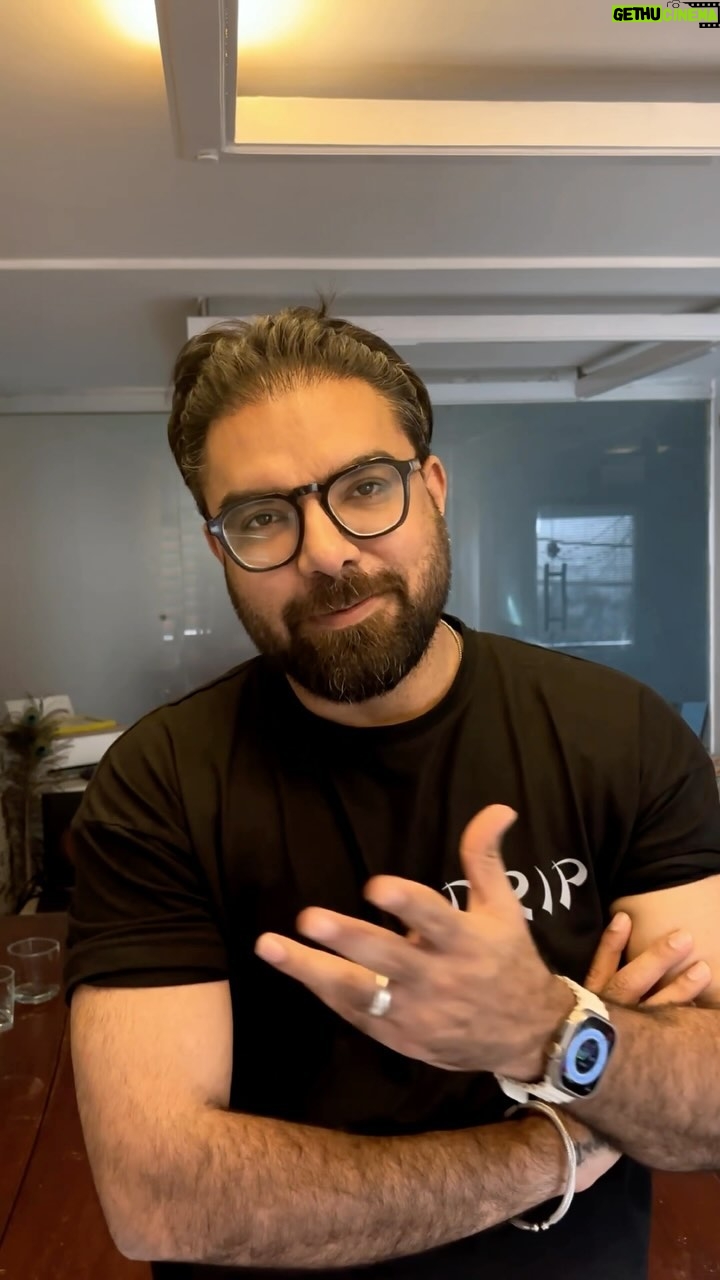 Yasir Hussain Instagram - I recently had to move some delicate furniture from Islamabad to Karachi, and doing it solo was a real challenge. So, I decided to reach out to @moveit.pk , and it was the best decision ever! They took care of everything - from packing to transportation to unloading - and timely delivered everything to my doorstep safely! So if you’re ever in need of moving help, I highly recommend them. #moveitpk #KarDeinGein