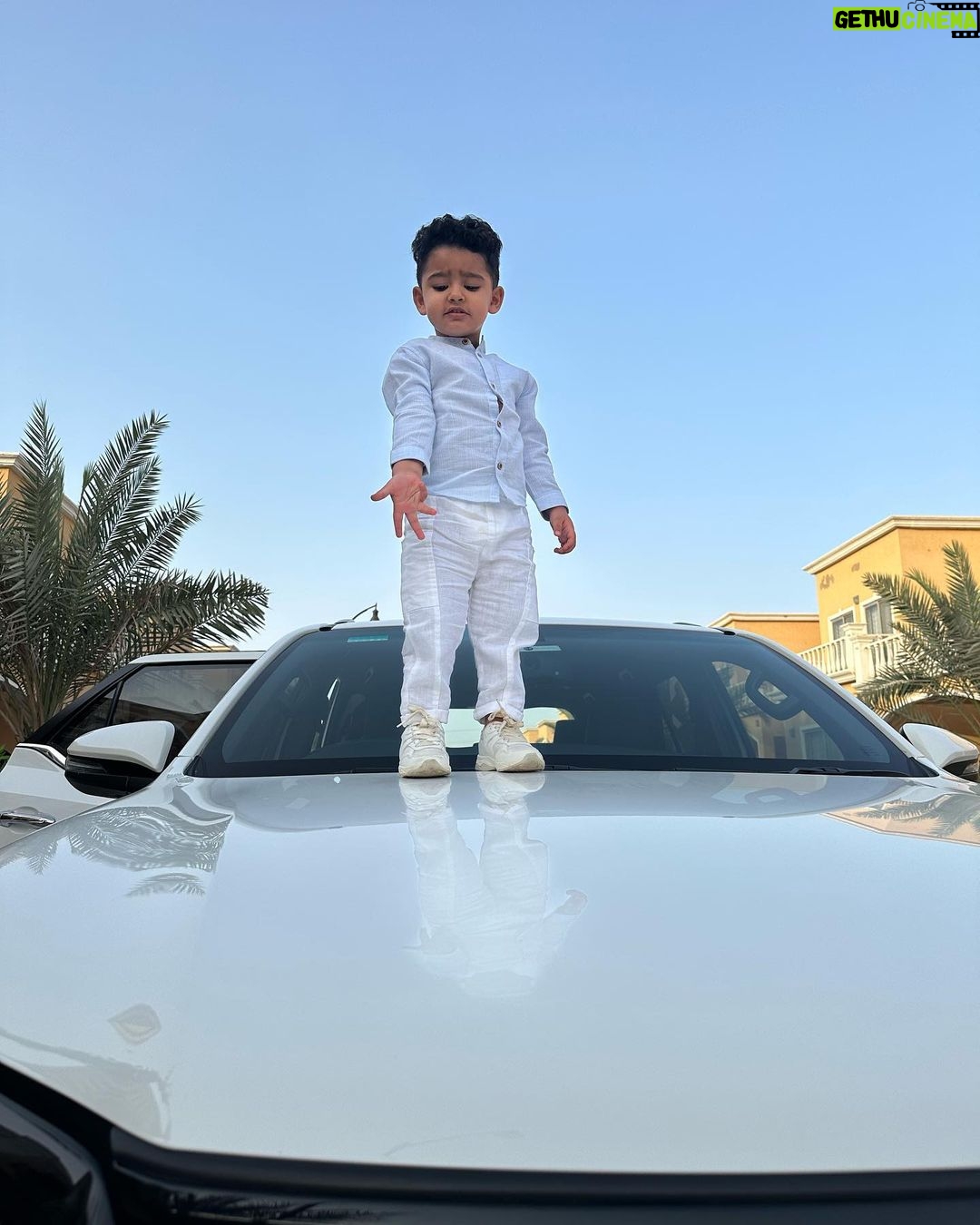 Yasir Hussain - 156.5K Likes - Friend ki birthday pe jaengy toh tayyar toh hongy na 👌🤵♂️🧁📸
#naelkibirthday #kabirhussain
