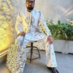 Yasir Hussain Instagram - Lux and No tux 🤵‍♂️ Kurta pajama @hussainrehar Ps congratulations hussain 🥇 👞 @gomilaintersole @sharoonyousuf_salon