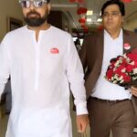 Yasir Hussain Instagram - Bahria town international hospital mai world heart day manaya gaya . Aur awaam k liye free camp bhi lagaya gaya . I always attend that kind of events . Aik toh is tarha k events se apni sehet k bary mai jaankari milti hai Aur sath sath experts se health se related bohot se mufeed maloomaat bhi milti hai . Yeh free camp har saal lagta hai . Thanks to @btihkhi @bahriatownofficial @syedmyasir @yasirparachamuhammad