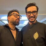 Yasir Hussain Instagram - Aaj k mashoor o masroof funkaar Aur kal k dereena dost se yeh mulakaat bohot achi rahi . @saqibsumeerofficial bhai aap milty raha Karen 🫶🏼🎼 #saqibsumeer #theatre #actor #friend