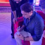 Yasir Hussain Instagram - It was great meeting the living legend. The speed machine Rawalpindi express @imshoaibakhtar . Love you shoaib bhai . You are a beautiful human being and a wonderful host 🙏❤️ #theshoaibakhtarshow #2.0 @urduflixofficial @nasnuhussain @yashmagillofficial