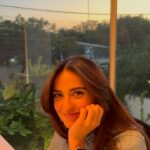Yasir Hussain Instagram – Yeh ranjha ki baten 
Yeh majnu k qissay 
Alag toh nahi hain 
Meri dastan se 

@iiqraaziz Love you ❤️
