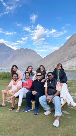 Yasir Hussain Instagram - Yeh budha mery beech mai bohot bolta hai 🤣

#skardu 
#friendsandfamily 
#fun
