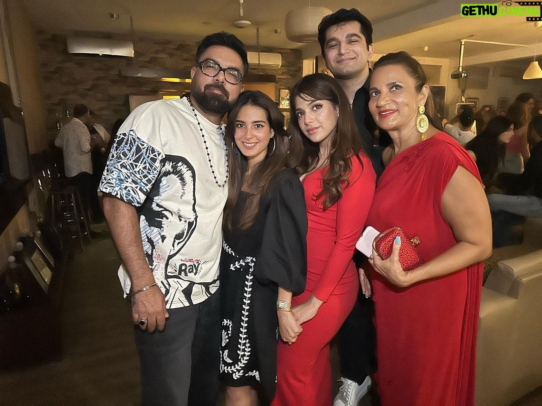 Yasir Hussain Instagram - Happy birthday wajahat Rauf and Aashir wajahat πΌπ§π₯ may u live long and strong . Aur Aisy hi salgirah manaty rakhen . π @amara_sikander