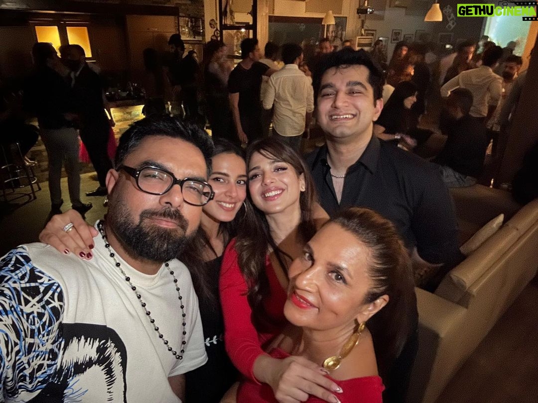 Yasir Hussain Instagram - Happy birthday wajahat Rauf and Aashir wajahat πΌπ§π₯ may u live long and strong . Aur Aisy hi salgirah manaty rakhen . π @amara_sikander