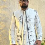 Yasir Hussain Instagram - Lux and No tux 🤵‍♂️ Kurta pajama @hussainrehar Ps congratulations hussain 🥇 👞 @gomilaintersole @sharoonyousuf_salon