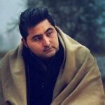 Yasir Hussain Instagram – Kal mai ne aik movie dekhi Chikkar . Beautifully written and directed by @zaheeruddin7 . Mai bohot arsy baad koi movie dekh k roya. Mai yeh soch kar roya k hum as a nation kya ban chukay hain . Hum ne hujoom ban k kitny masoom log maar diye??? Aur mai is liye roya k hum unhain maarny k baad bhool bhi gaye . 
Chikkar Zaroor dekhen. It’s a gift to the nation . Har film director ko bhi yeh film Zaroor dekhni chahiye . #@####
@mukhtarhoonmein  @ushnashah Aur @nausheenshah4 ki behtareen adakari Aur aik behtareen msg . Love you all and thankyou for making this movie 🫡🫶🏼🙏
Ps special appearance was really special 🌸 @iamfaryalmehmood 
#pakistanicinema #pakistan #movies