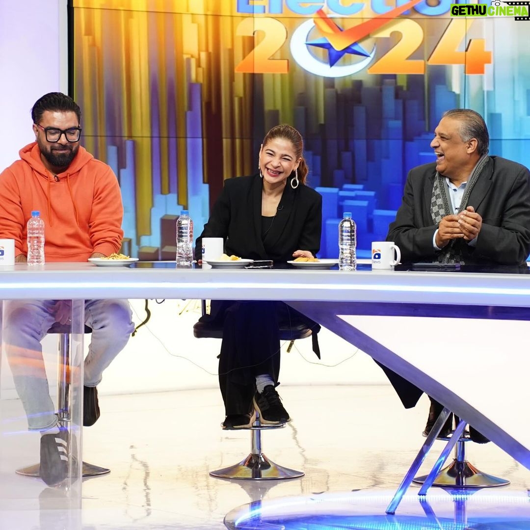 Yasir Hussain Instagram - Promoting @taxaligate on @geonewsdottv with beautiful @ayesha.m.omar the smartest @abdulllahsultan and @ihumaamirshah and the genius #sohailwarraich sahab 🙏 #taxaligate releasing on the 16th of Feb in cinemas near you . Grab the tickets or book online with @bookmepk