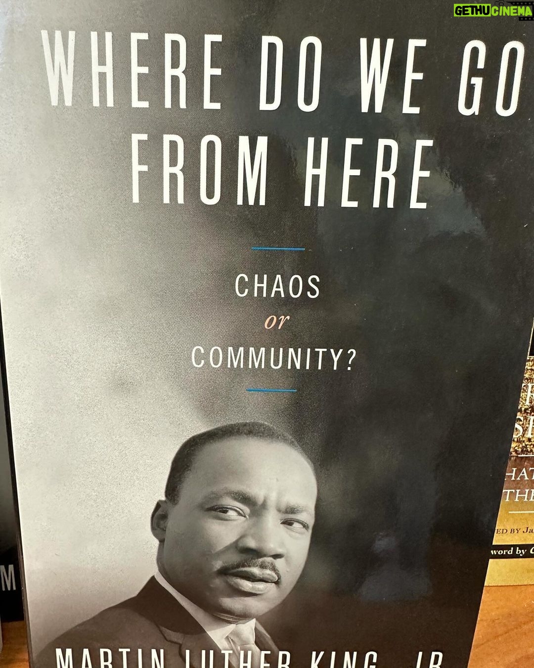 Yasir Hussain Instagram - Martin Luther King jr. yeh wakai mai king tha . Kyon k king wohi hota hai jo dosron k liye jeeta hai . Activist ki life bohot mushkil hoti hai . Inki bhi thi . Agar yeh 1955 ki civil rights movement mai awaaz na uthaty toh hamary Pakistani bhai Aur Asian bhi USA mai aaraam se na reh rahy hoty . Been to his house. Felt good . #mlkday #mlk #2024 @gomilaintersole