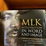 Yasir Hussain Instagram - Martin Luther King jr. yeh wakai mai king tha . Kyon k king wohi hota hai jo dosron k liye jeeta hai . Activist ki life bohot mushkil hoti hai . Inki bhi thi . Agar yeh 1955 ki civil rights movement mai awaaz na uthaty toh hamary Pakistani bhai Aur Asian bhi USA mai aaraam se na reh rahy hoty . Been to his house. Felt good . #mlkday #mlk #2024 @gomilaintersole