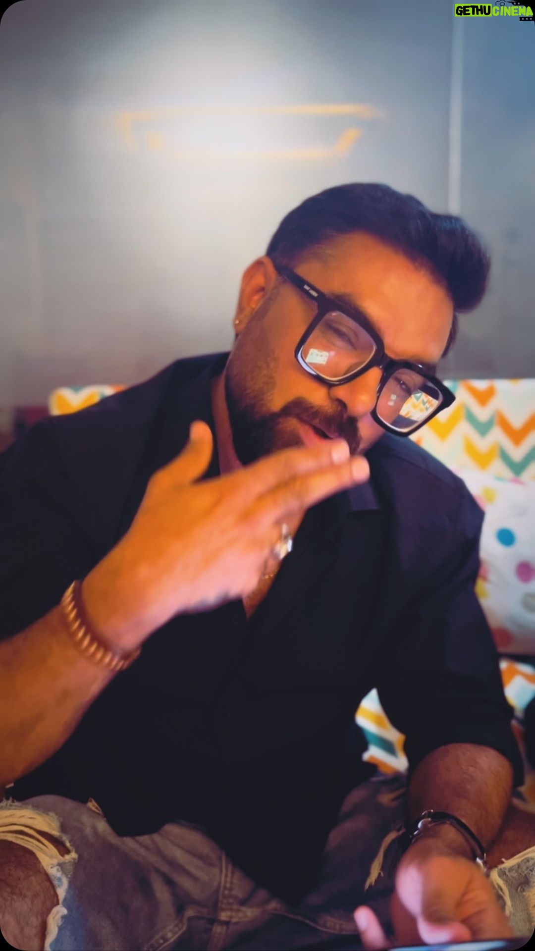 Yasir Hussain Instagram - Meray azeez bhai, jug jug jiyo! There are a few people in this world who are so responsible yet so carefree, so adventurous yet scared of heights, so humble yet always controversial - all these qualities make you an awesome friend ππ HAPPY BIRTHDAY π @yasir.hussain131
