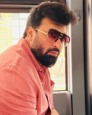 Yasir Nawaz Instagram - The bus.