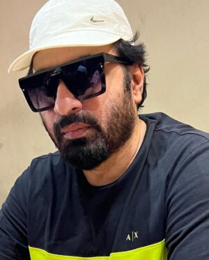 Yasir Nawaz Instagram - Bhai aik photo to buna do meri 😜