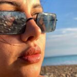 Yasmin Raeis Instagram - إحساسك ايه وانت بتاخد حاجه مش بتاعتك وأنت عارف أنها مش بتاعك النظاره دي اتسرقت 😎 مش مسامحه فيها 🤓 نفسي اعملك 👑🤣🤣🤣