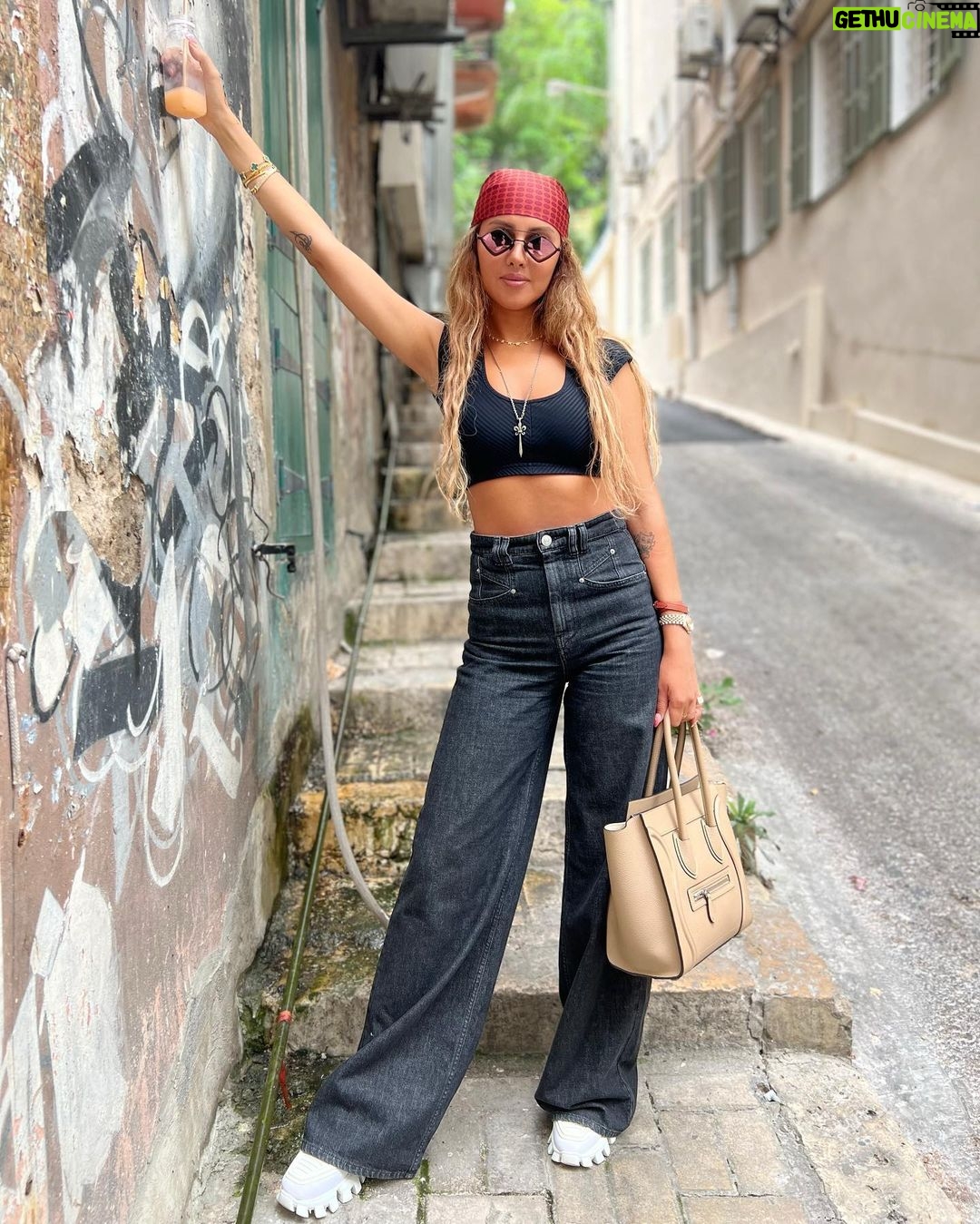 Yasmin Raeis Instagram - حب 🫶🏻 سلام ☮️ سعادة 🥰