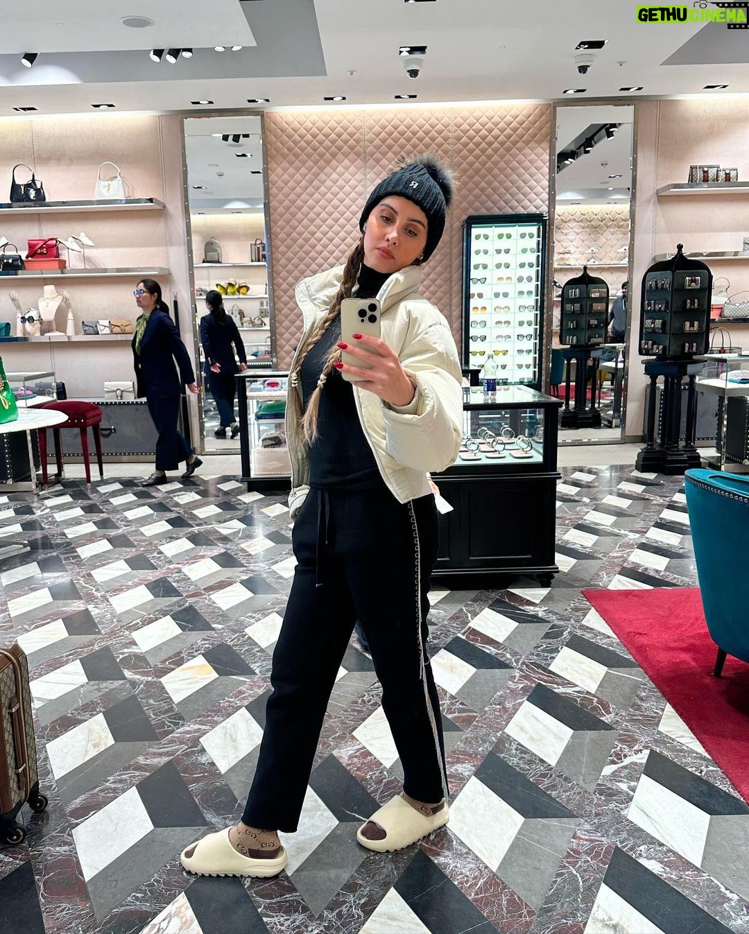 Yasmin Raeis Instagram - Some for memories 🥰