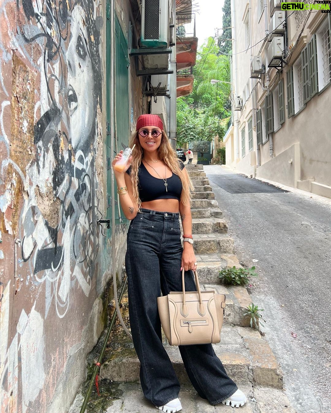 Yasmin Raeis Instagram - حب 🫶🏻 سلام ☮️ سعادة 🥰