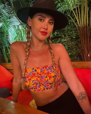 Yasmine Raeis Instagram - 🌺🌼🌸
#summer #summer2022